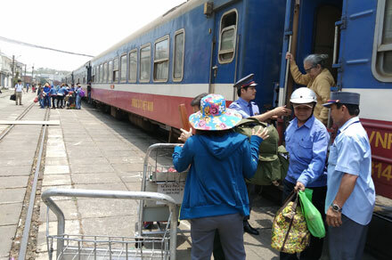 Giá vé tàu Tết Đinh Dậu cao nhất gần 2,3 triệu đồng