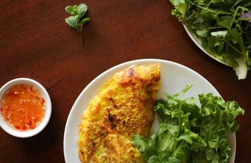 Cách làm bánh xèo giòn bùi đúng kiểu Nam Bộ