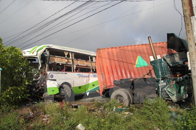 Đêm định mệnh của nạn nhân trên ô tô giường nằm bị container đâm trực diện