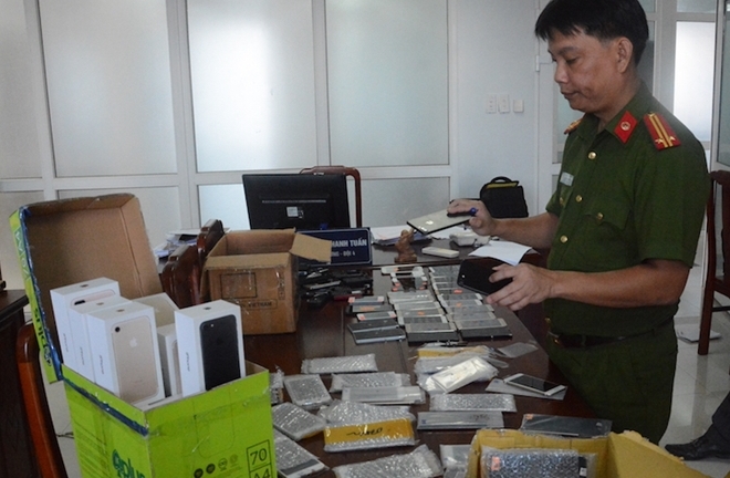 Bắt lô iphone 7 lậu trị giá 700 triệu đồng