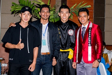 Siêu mẫu Ngọc Tình nổi bật trong phần thi chụp hình nhóm với đồ thể thao