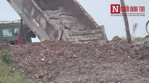 'Đoàn xe ma' bức tử sông Hồng gắn mác 