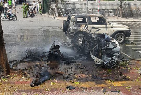 Quảng Ninh: Taxi đang chạy bỗng phát nổ, 2 người tử vong