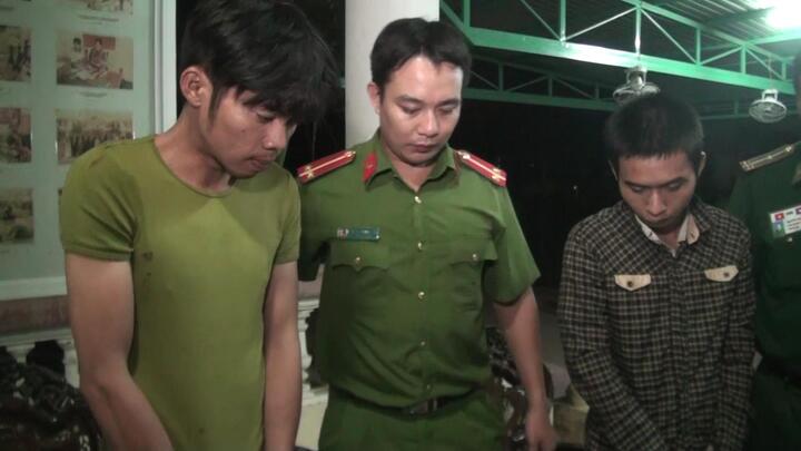 Bắt 2 đối tượng mua bán ma túy, trong tình trạng “phê” thuốc