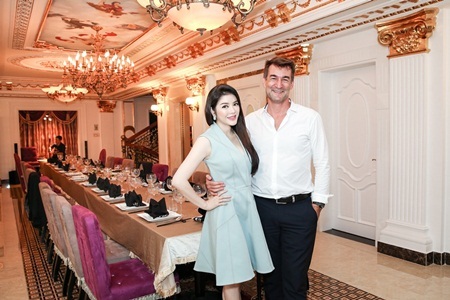 Lý Nhã Kỳ gặp gỡ người đàn ông quyền lực của làng truyền thông thế giới