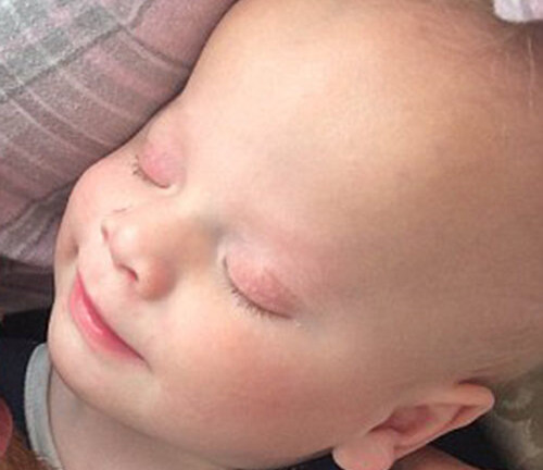 Sinh xong mãi không thấy con mở mắt, mẹ 