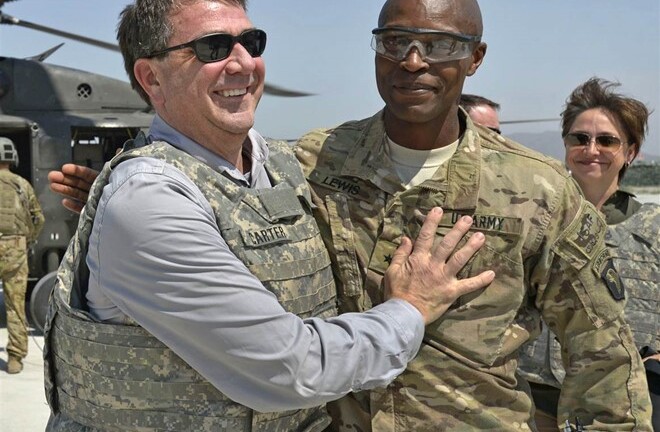 Tướng Mỹ lấy tiền công đi xem múa thoát y