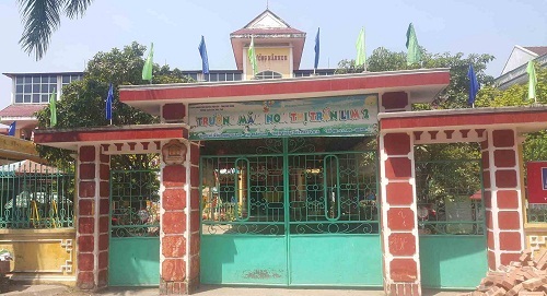 Phòng GD yêu cầu ban giám hiệu xin lỗi phụ huynh vụ cho trẻ ăn cơm sống