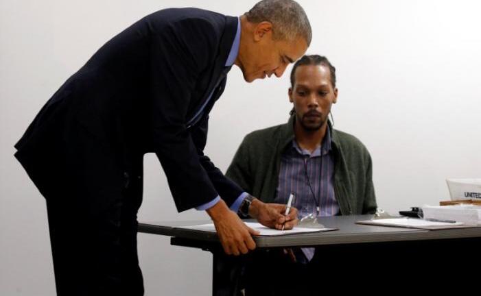 Barack Obama đi bỏ phiếu bầu cử bầu cử Tổng thống Mỹ 2016 sớm