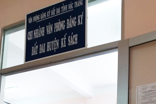 Buộc thôi việc Phó giám đốc để lộ clip sex ở Sóc Trăng