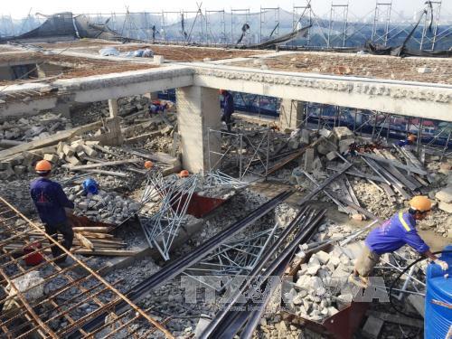 Phá dỡ xong cơ bản dầm, sàn tầng 19 nhà 8B Lê Trực