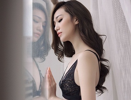 Khánh My diện nội y khoe đường cong quyến rũ