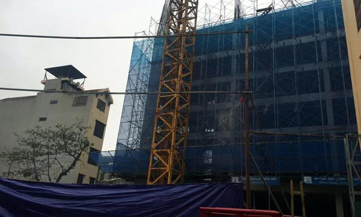 Hà Nội: Sập giàn giáo xây chung cư Eco Green Tower, 2 công nhân chết thảm