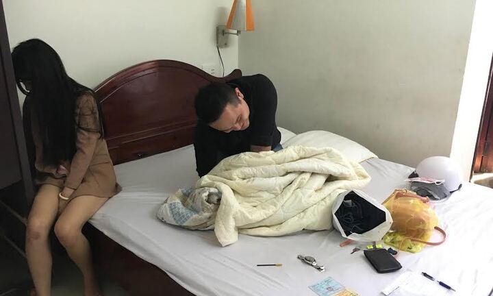 Bắt quả tang đôi tình nhân sử dụng thuốc lắc trong khách sạn 