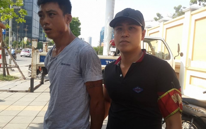 Hà Nội: Gặp 141, vứt xe máy bỏ chạy thục mạng