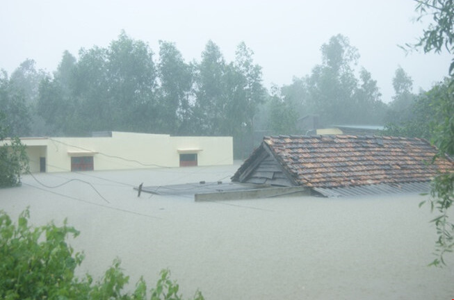Kiểm tra, khắc phục hậu quả ô nhiễm do mưa, lũ ở miền Trung
