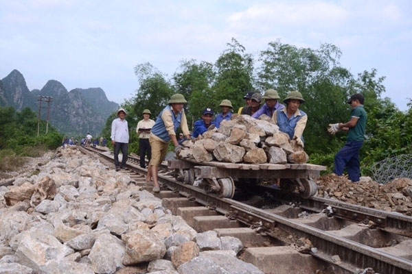 Đường sắt, đường bộ tại Quảng Bình thông tuyến sau lũ