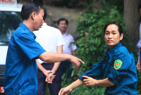 Cô gái nhìn thấy trực thăng EC-130T2 đầu tiên ở núi Dinh