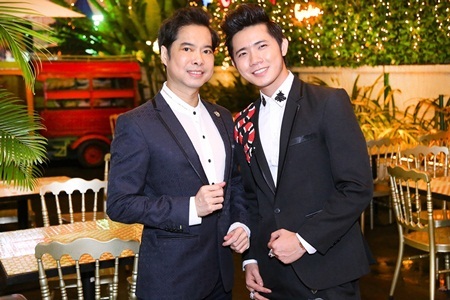 Danh ca Ngọc Sơn tới chúc mừng “đàn em” Vĩnh Đăng