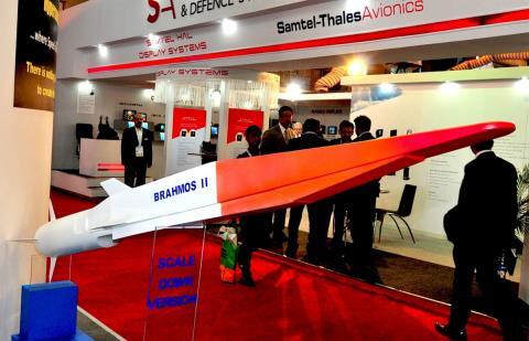 Chiến hạm Nga xưng bá thế giới với tên lửa Zircon