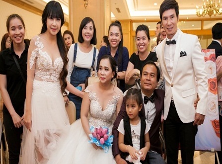 Vợ chồng Lý Hải xúc động trong ngày cưới 60 cặp khuyết tật