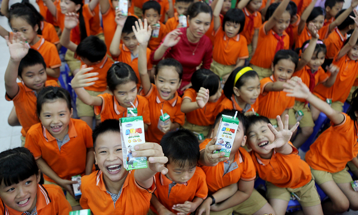 Vinamilk tiên phong trong sữa học đường, vì một Việt Nam vươn cao