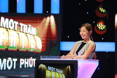 Khánh Hiền kể chuyện nắm tay và hôn Trường Giang