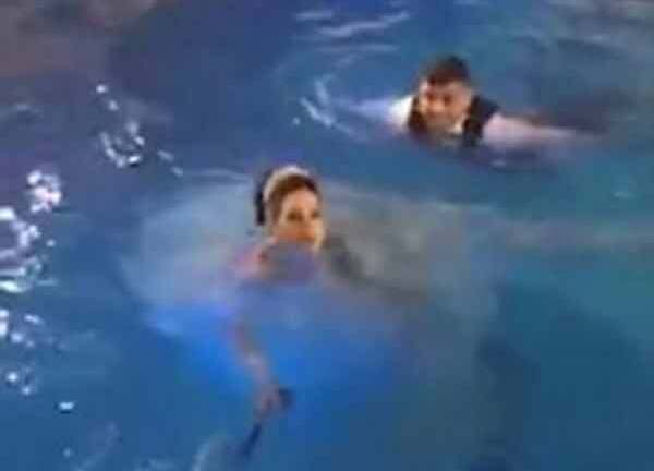 Cô dâu suýt chết đuối khi cùng chú rể nhảy xuống bể bơi