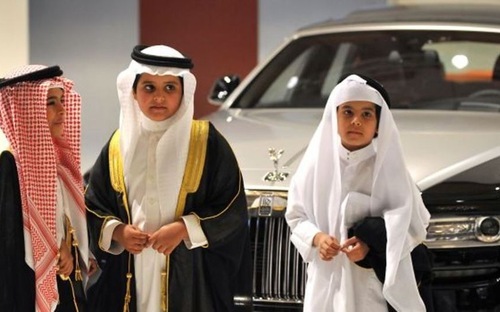 Giới nhà giàu đang đổ tiền vào xe sang