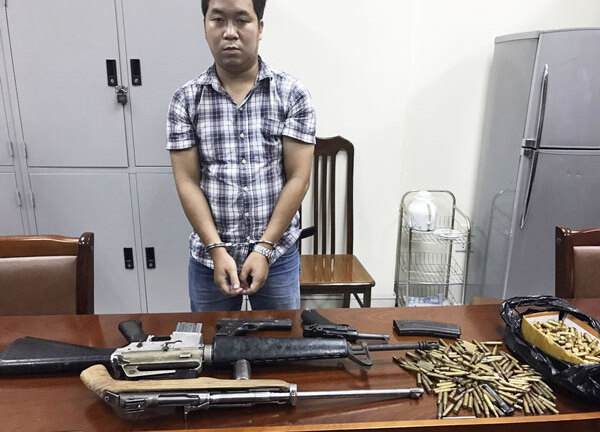 Phá đường dây buôn bán vũ khí quân dụng