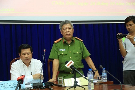 Xác minh 19 viên đạn trong người nghi can sát hại vợ, con trưởng ban dân vận