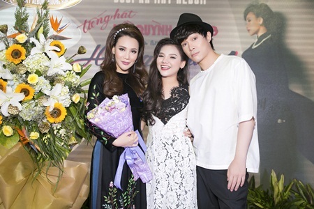 Nathan Lee diện cây hàng hiệu ''khủng'' mừng Hồ Quỳnh Hương ra album