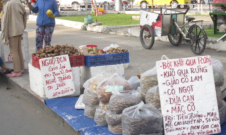 'Thần dược' tràn lan vỉa hè, người dùng dễ mua… bệnh