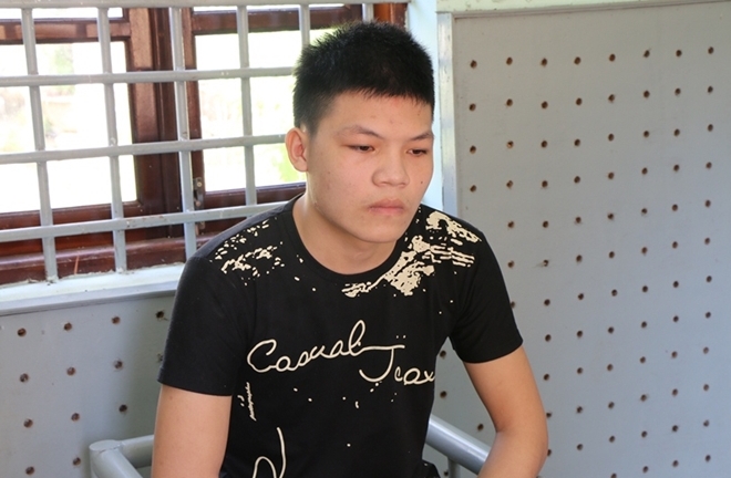 Cướp xong, quay lại dùng dao dọa cắt cổ hỏi mật khẩu điện thoại