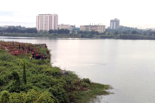 Bơi ra giữa hồ đá, nam thanh niên bị đuối nước tử vong