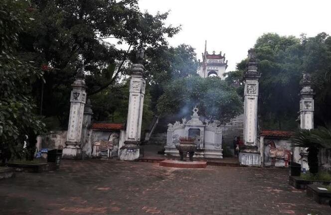 Trộm “viếng thăm” hòm công đức ở đền Cuông