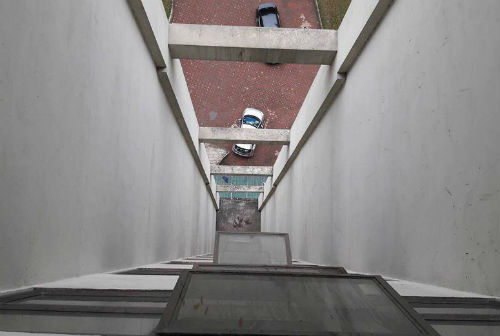 Vụ cháu bé 7 tuổi rơi từ tầng 11: Đã có nhiều vụ tai nạn tương tự