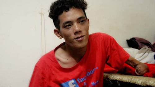 Nghị lực phi thường của chàng trai 'shipper' không tay lái xe giao hàng khắp HN