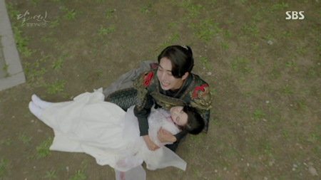 Người tình ánh trăng tập 19: IU kết hôn với em trai Lee Jun Ki, Seohyun tự vẫn