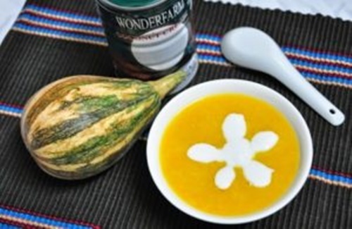 Nấu chè bí đỏ đậu xanh thanh nhiệt lại tốt cho xương