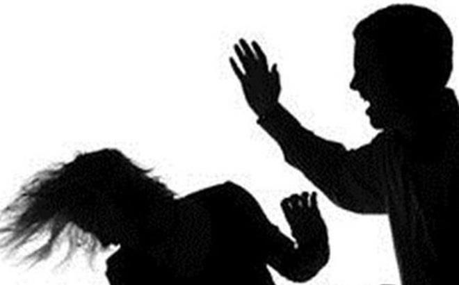 Đánh bạn gái gãy răng vì không chịu vào khách sạn ngủ cùng