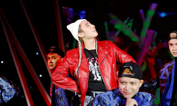 Trong showbiz, làm gì có ai đi hát mà... nhàn như Sơn Tùng?
