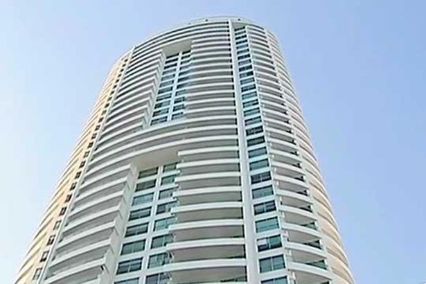 Người phụ nữ nhảy từ ban công tầng 6 sau khi xảy ra hỏa hoạn