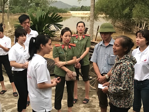 Thẩm mỹ viện Thiên Hà quyên góp ủng hộ người dân Hà Tĩnh thiệt hại sau lũ