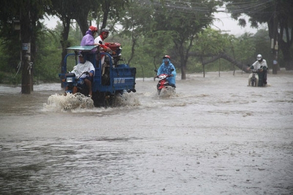Nỗ lực thông đường hàng loạt tuyến giao thông sạt lở do mưa lũ