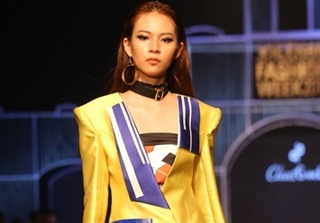 Phí Phương Anh đọ catwalk cùng Hoàng Thuỳ