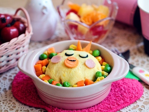 Cơm chiên bọc trứng – Món quà của mẹ khiến bé ngon miệng