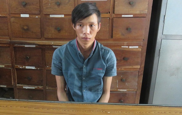 9X táo tợn đâm 2 cán bộ công an rồi bỏ chạy