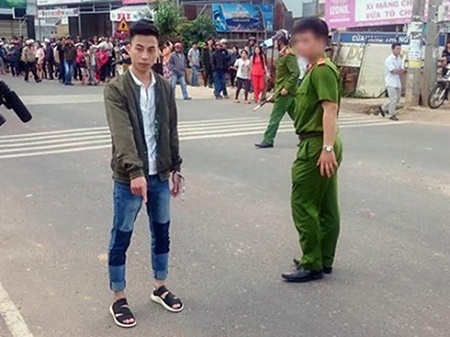 Nhóm thanh niên gọi người truy sát đối thủ vì ... bị nhìn đểu