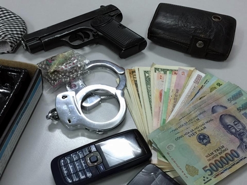 Kẻ cướp bằng súng tại khu đô thị Ciputra gây án thế nào?